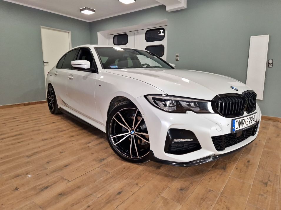 BMW 320i xDrive M Pakiet - sprzedany przez Carssor