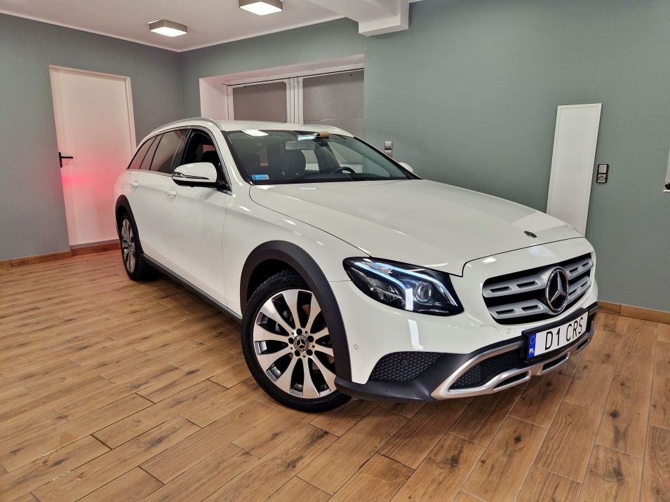 Mercedes-Benz E 220d 4MATIC All-Terrain - sprzedany przez Carssor